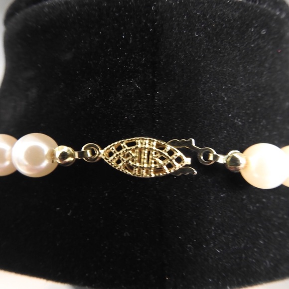 Blush Pearl Necklace with Matching Bracelet - Picture 4 of 6